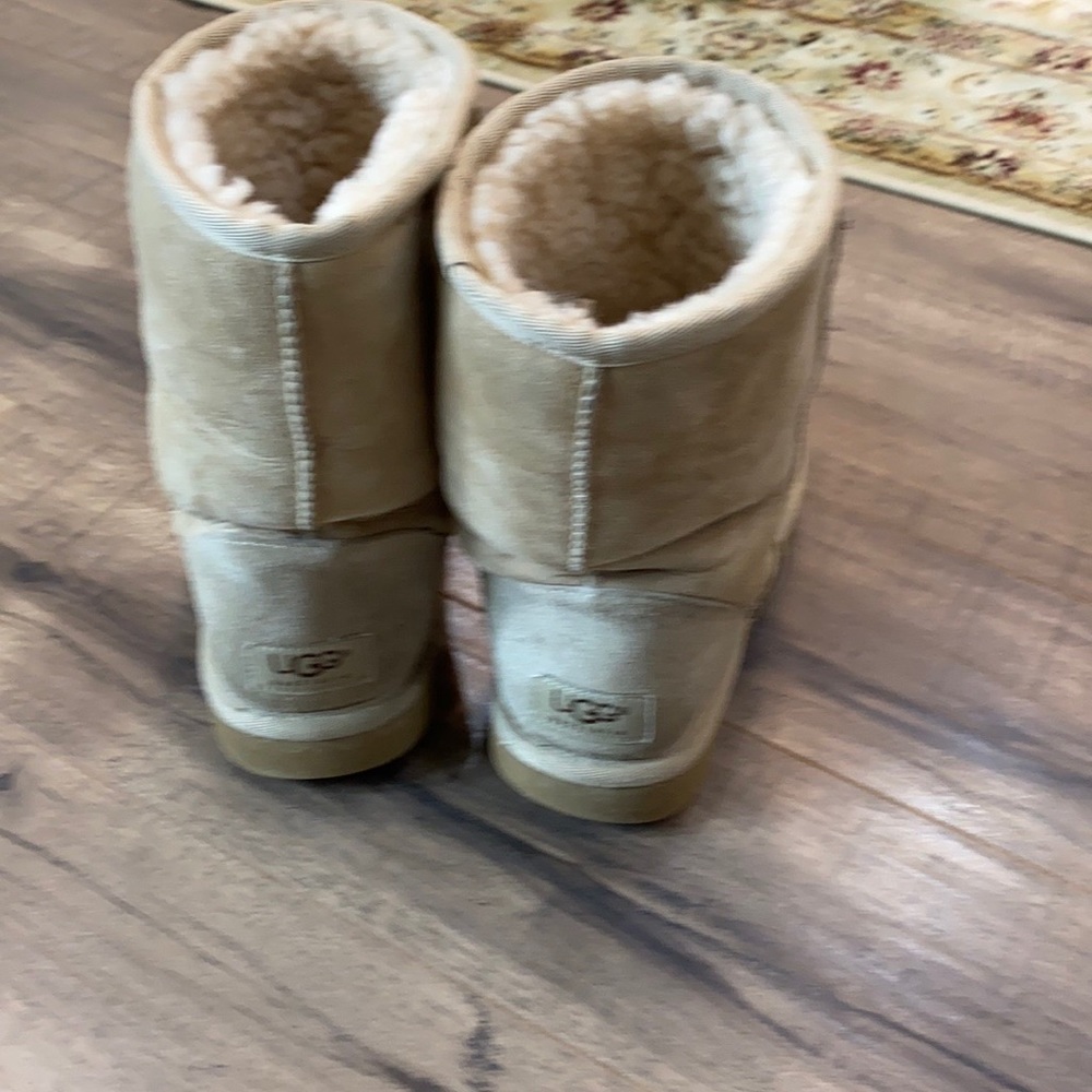 Ugg - image 1
